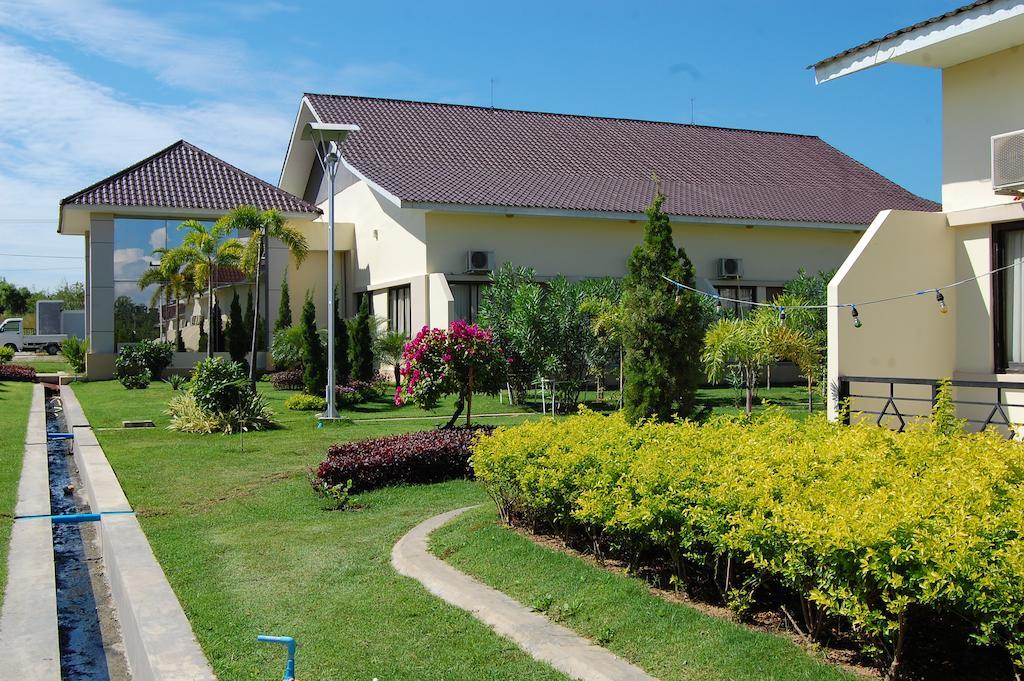 Mingalar Thiri Hotel 4*