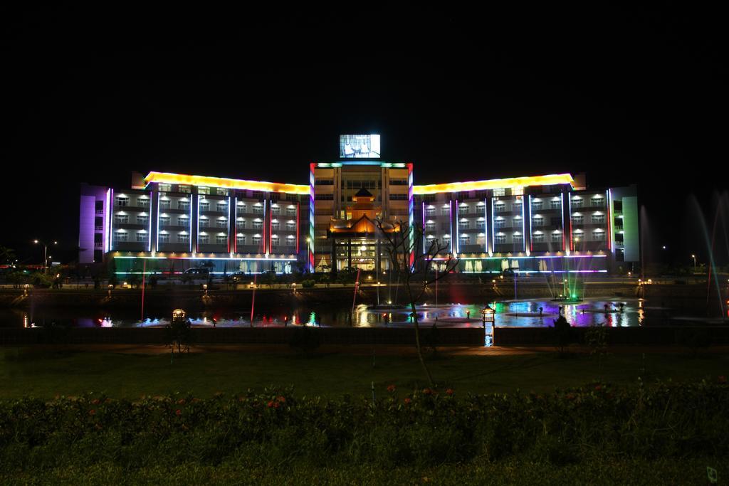 Mingalar Thiri Hotel 4*